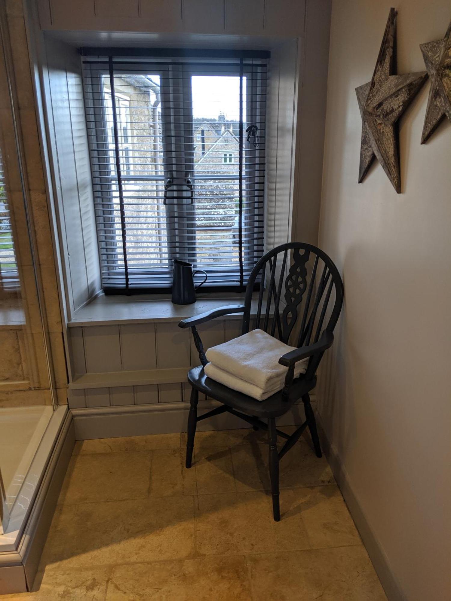 The Keepers Arms Hotel Quenington Room photo