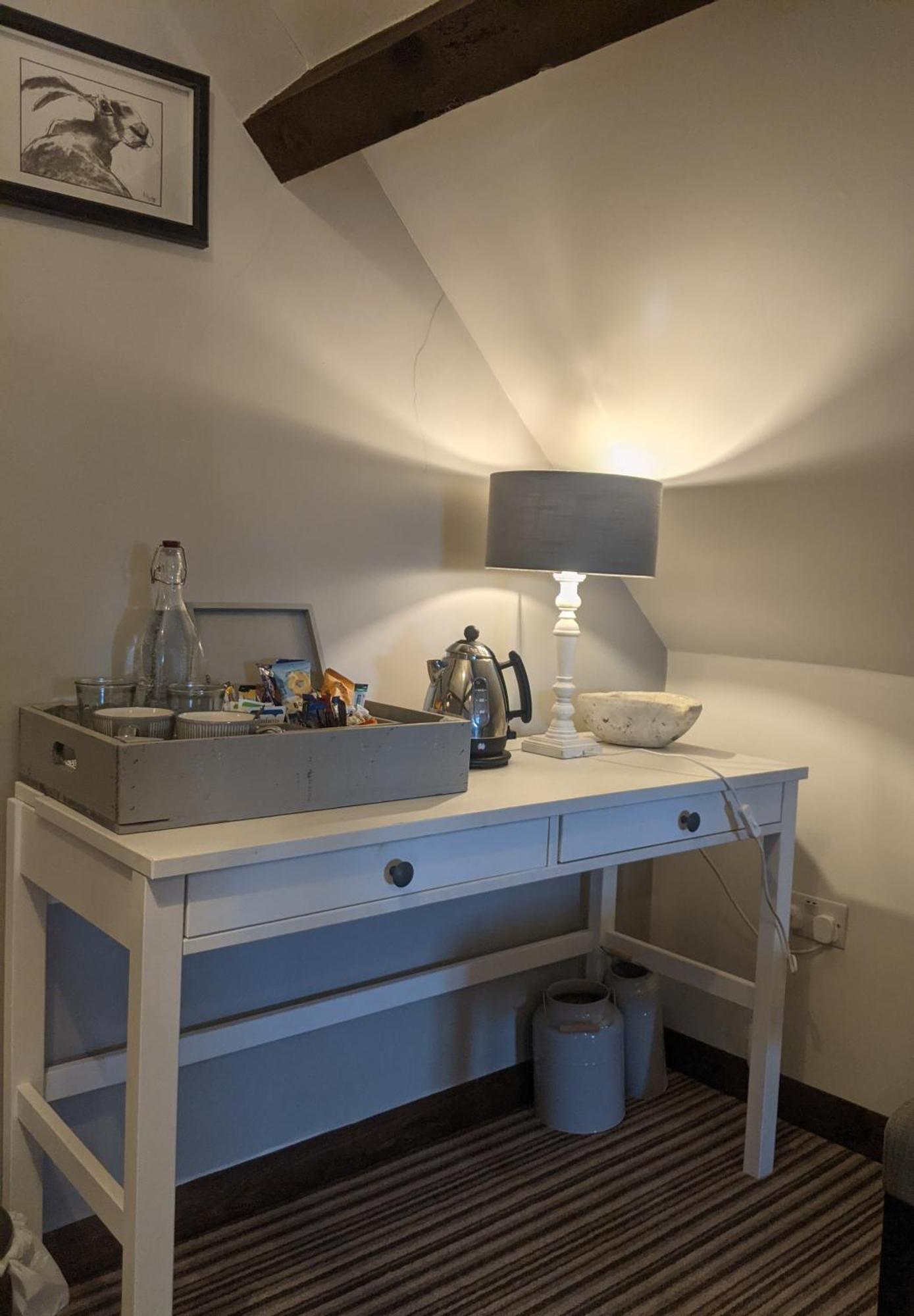 The Keepers Arms Hotel Quenington Room photo