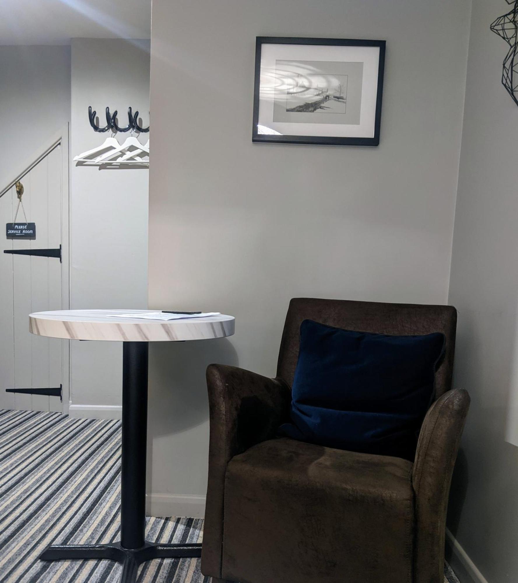 The Keepers Arms Hotel Quenington Room photo