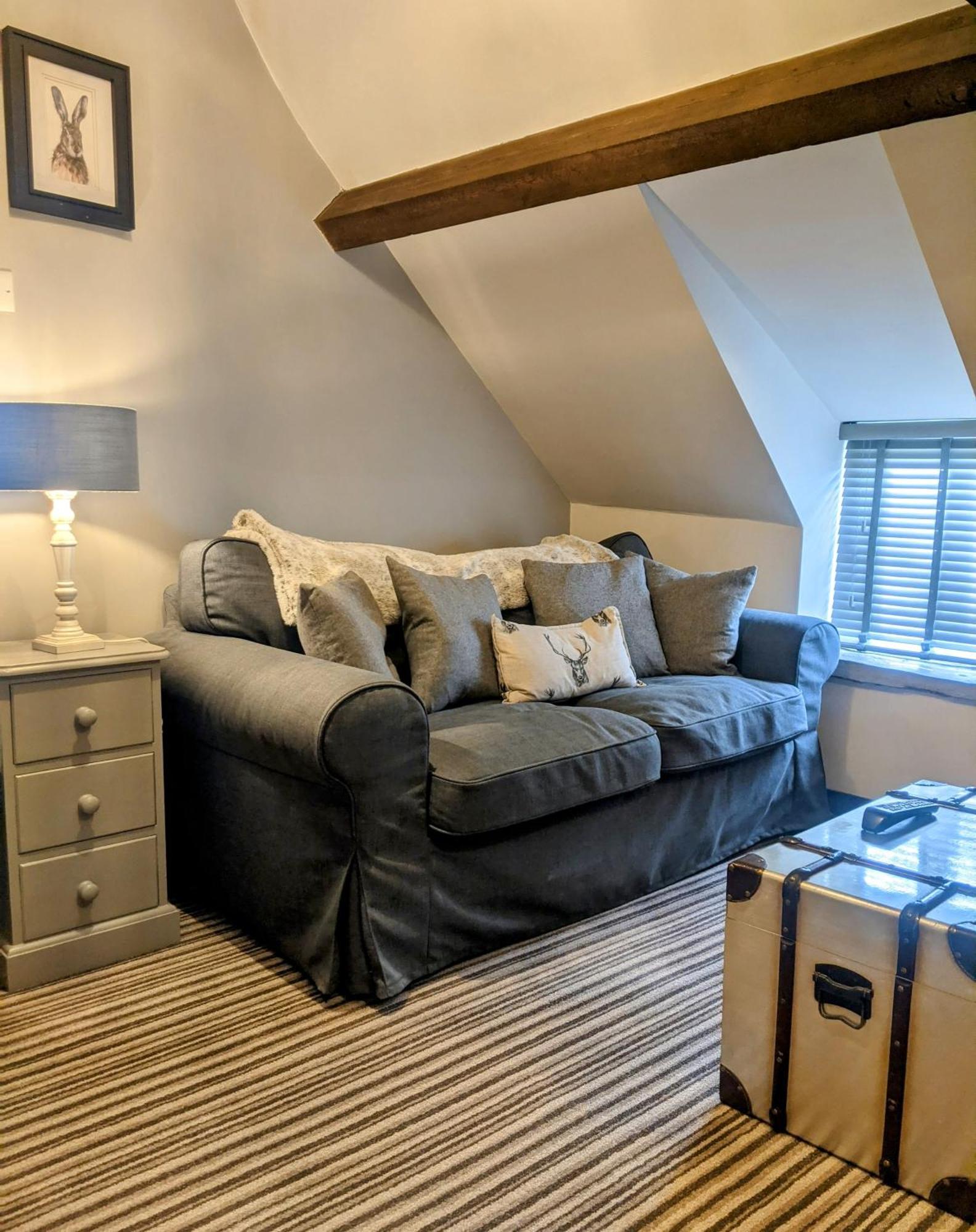 The Keepers Arms Hotel Quenington Room photo