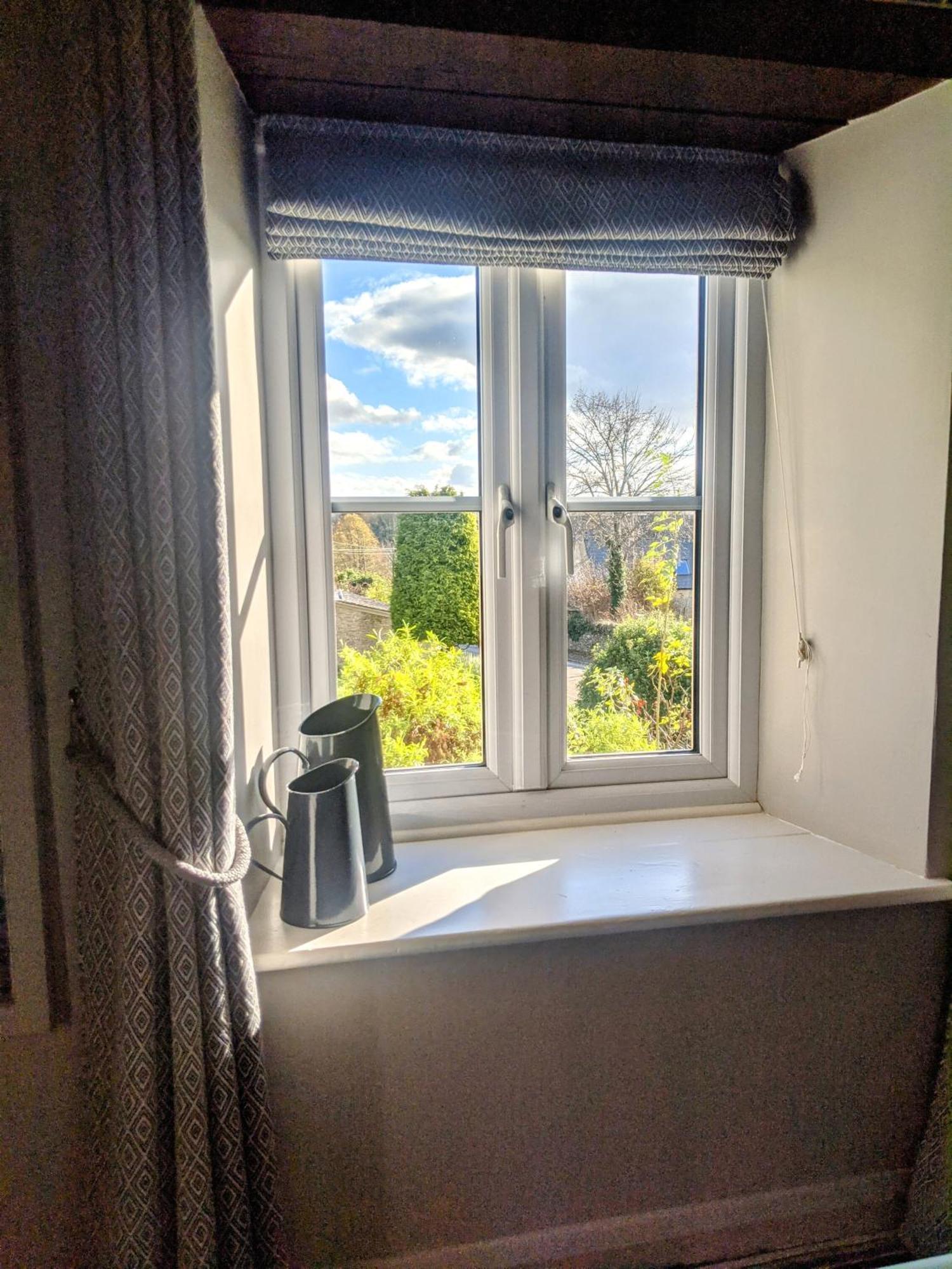 The Keepers Arms Hotel Quenington Room photo